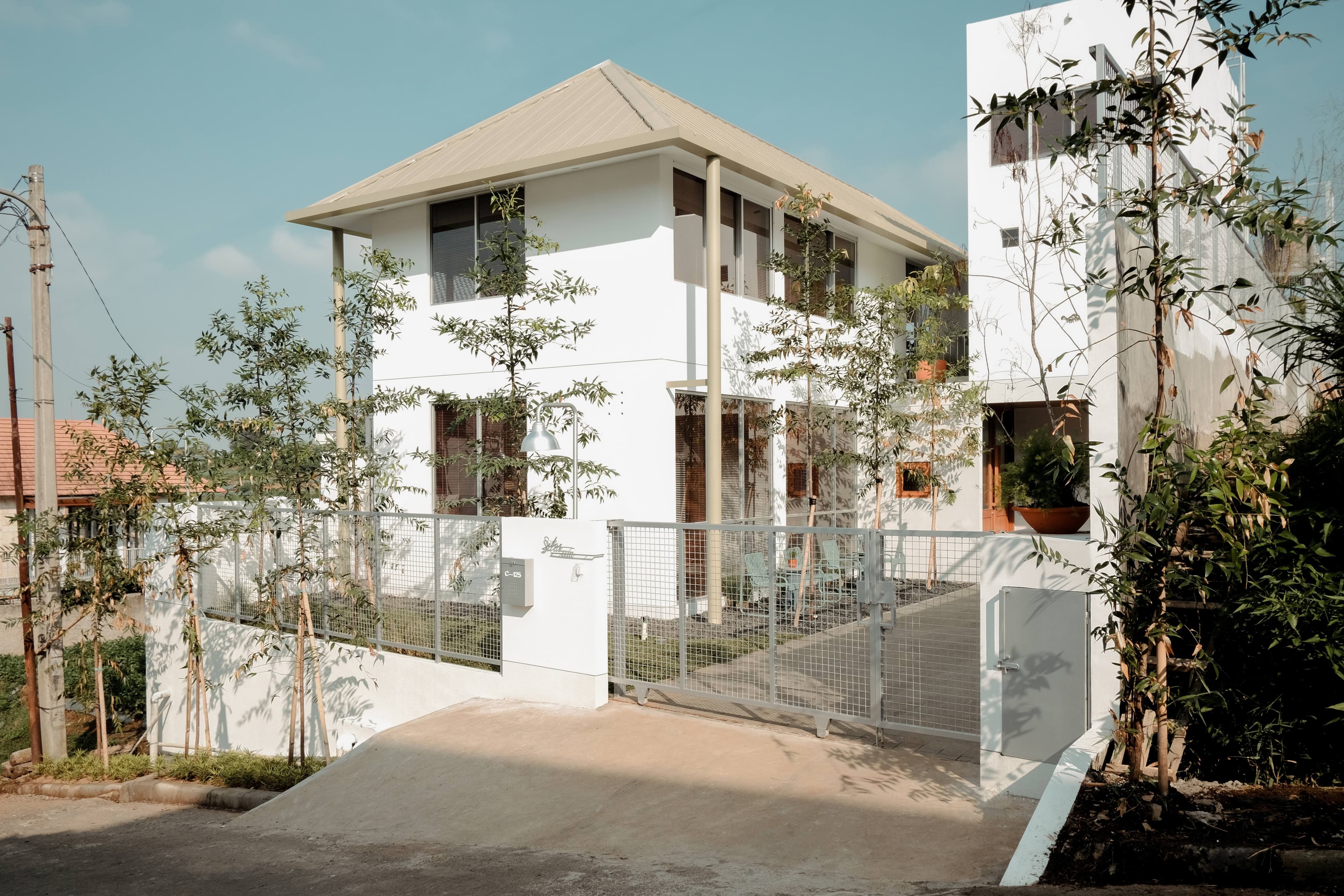 SILAS HOUSE mobile 2